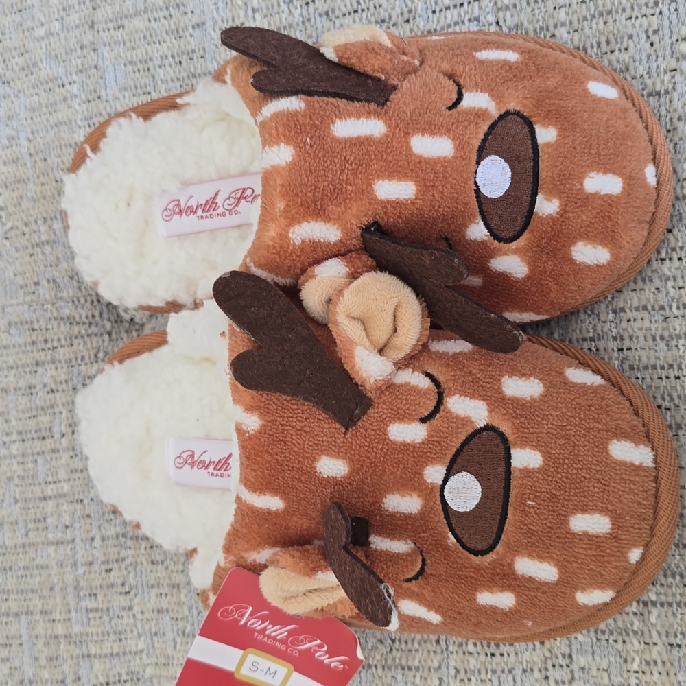 NORTH POLE BRAND KID'S BROWN REINDEER SLIPPERS SIZE SMALL-MEDIUM UNISEX